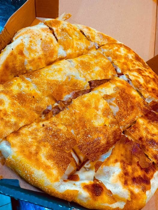 فطيرة موتزريلا (وسط)