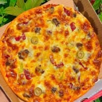 بيتزا تشيز (وسط)